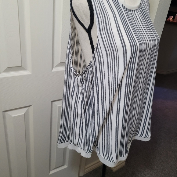 4/$25 Who What Wear tunic top ,trim neck boottom Size XXL - Picture 7 of 9